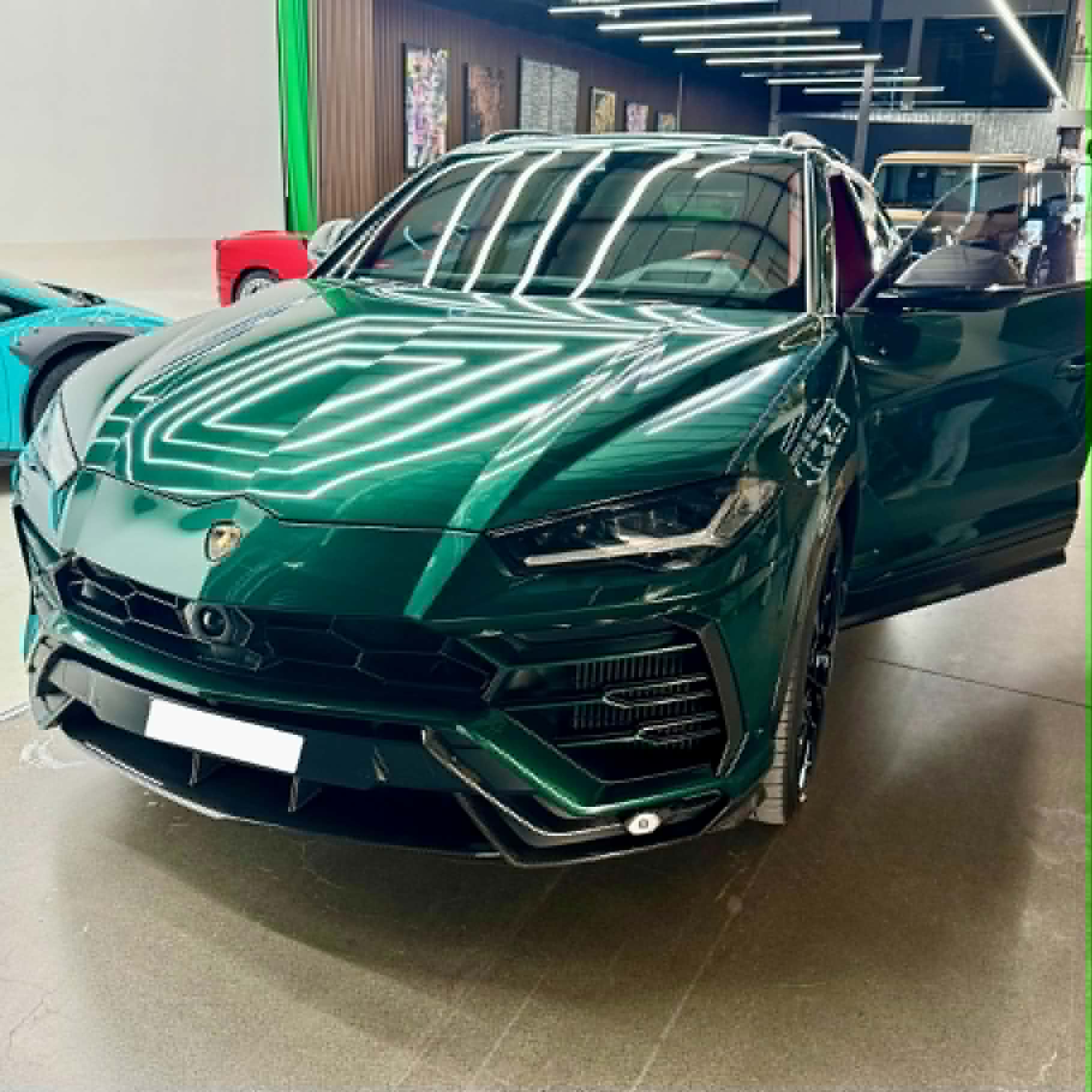 LAMBORGHINI URUS